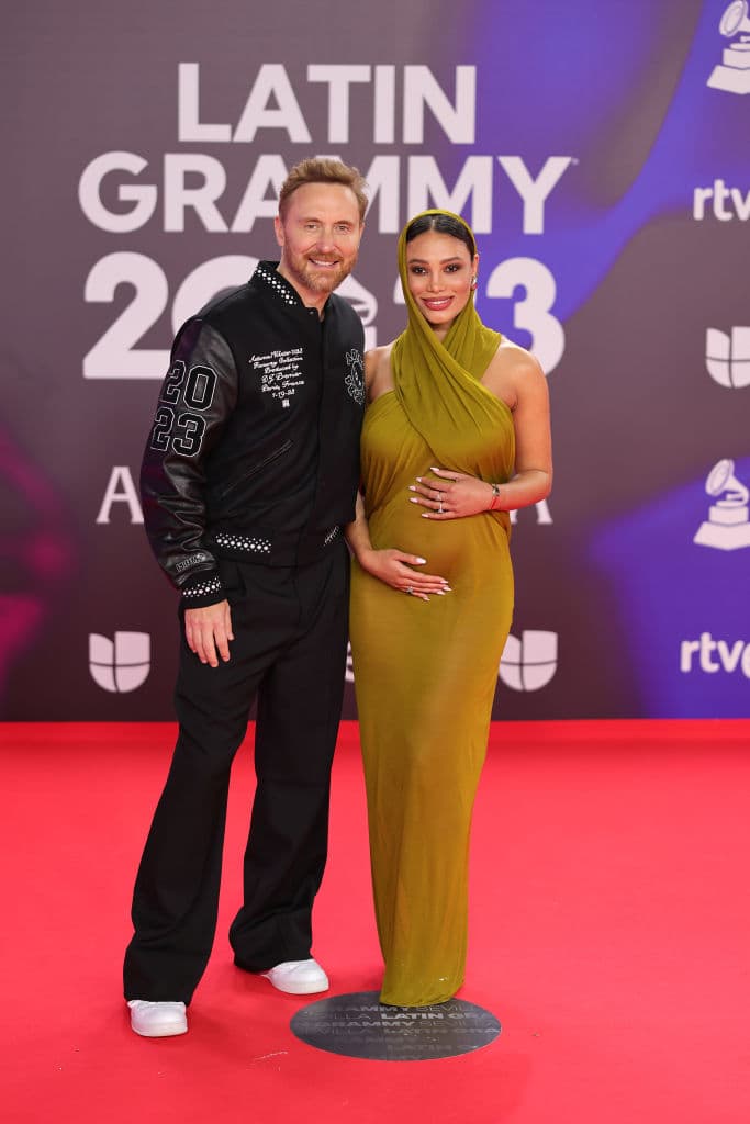 David Guetta también desfiló al lado de su pareja, Jessica Ledon, muy emocionado, pues están esperando un bebé.
<br>