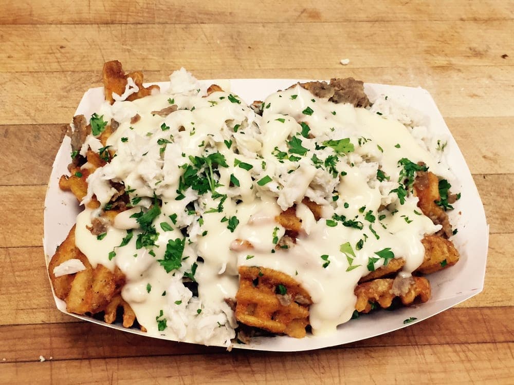 <b>Philly Fry Truck </b>
<br>Teléfono: (215) 485-8989
<br>Sitio web: 
<a href="https://www.facebook.com/PhillyFryfoodtruck/">https://www.facebook.com/PhillyFryfoodtruck/</a> 
<br>
<br>Promocionan que “Philly Fry hace una cosa: papas fritas cargadas de ingredientes al estilo gourmet”.