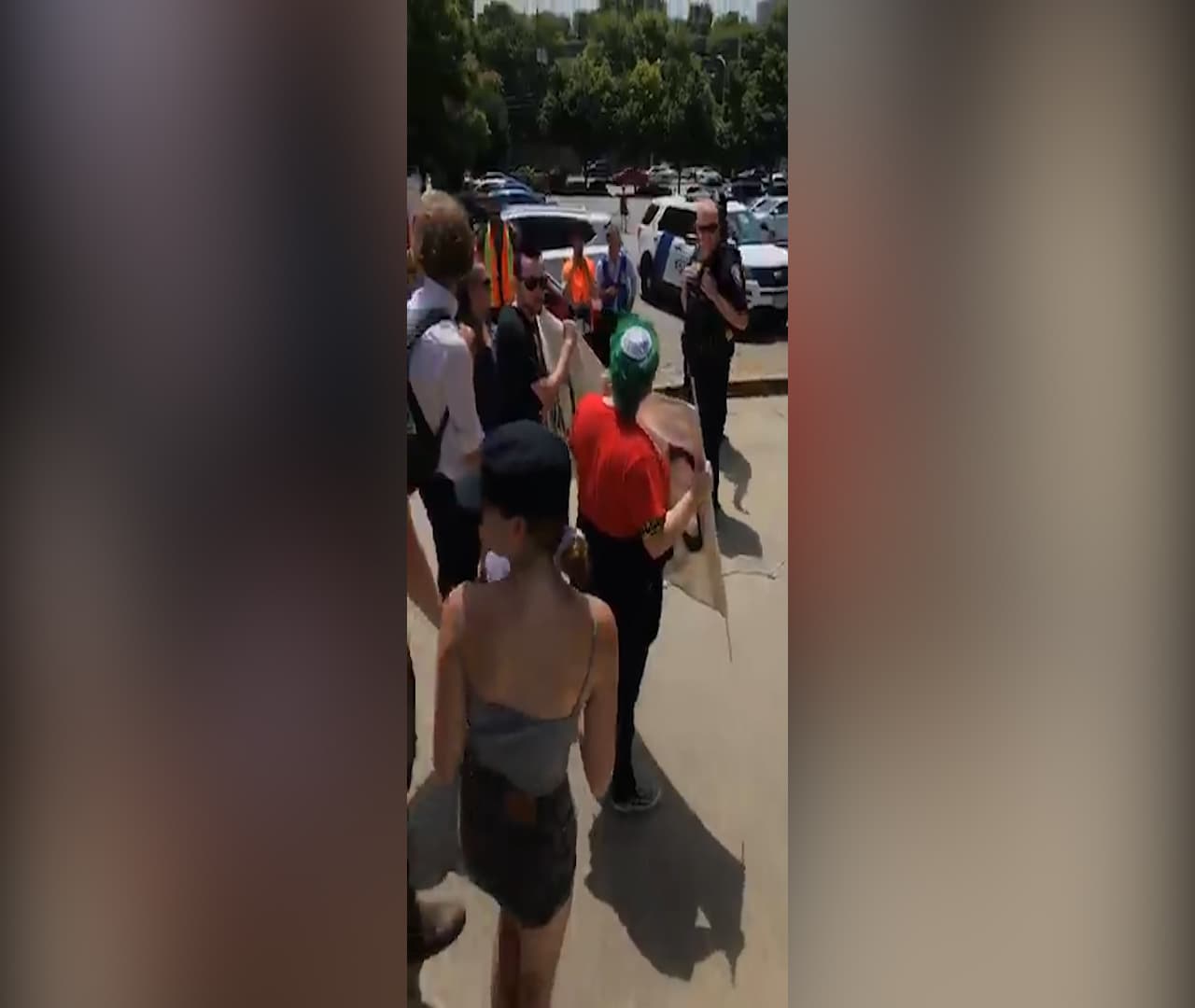 Una protesta este lunes contra el Servicio de Inmigración y Control de Aduanas de los Estados Unidos (ICE) en Atlanta terminó con al menos dos personas arrestadas, según los organizadores de la manifestación.