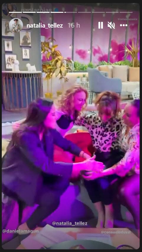 Ahí mismo compartió que ya vislumbra cómo se llamará su hija: "Hemos considerado nombres. Nos gusta
<b> Emilia, Lucía, Miranda</b>". 
<br>