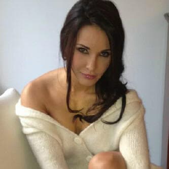 La pareja había regresado a Colombia para buscar un lugar dónde celebrar su boda. Su hijo de un año quedó huérfano, publicó la revista
<a href="https://us.hola.com/actualidad/2015110481921/adriana-campos-actriz-colombiana-fallece/">¡Hola!</a>