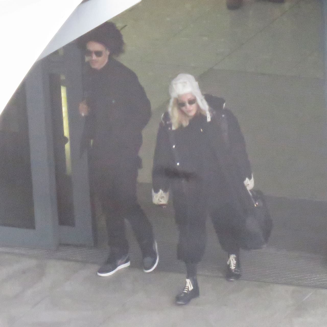 Según el relato del padre de Williams, la famosa intérprete conoció al joven cuando éste realizó una audición como bailarín para la gira 'Rebel heart' en 2015. 
<br>