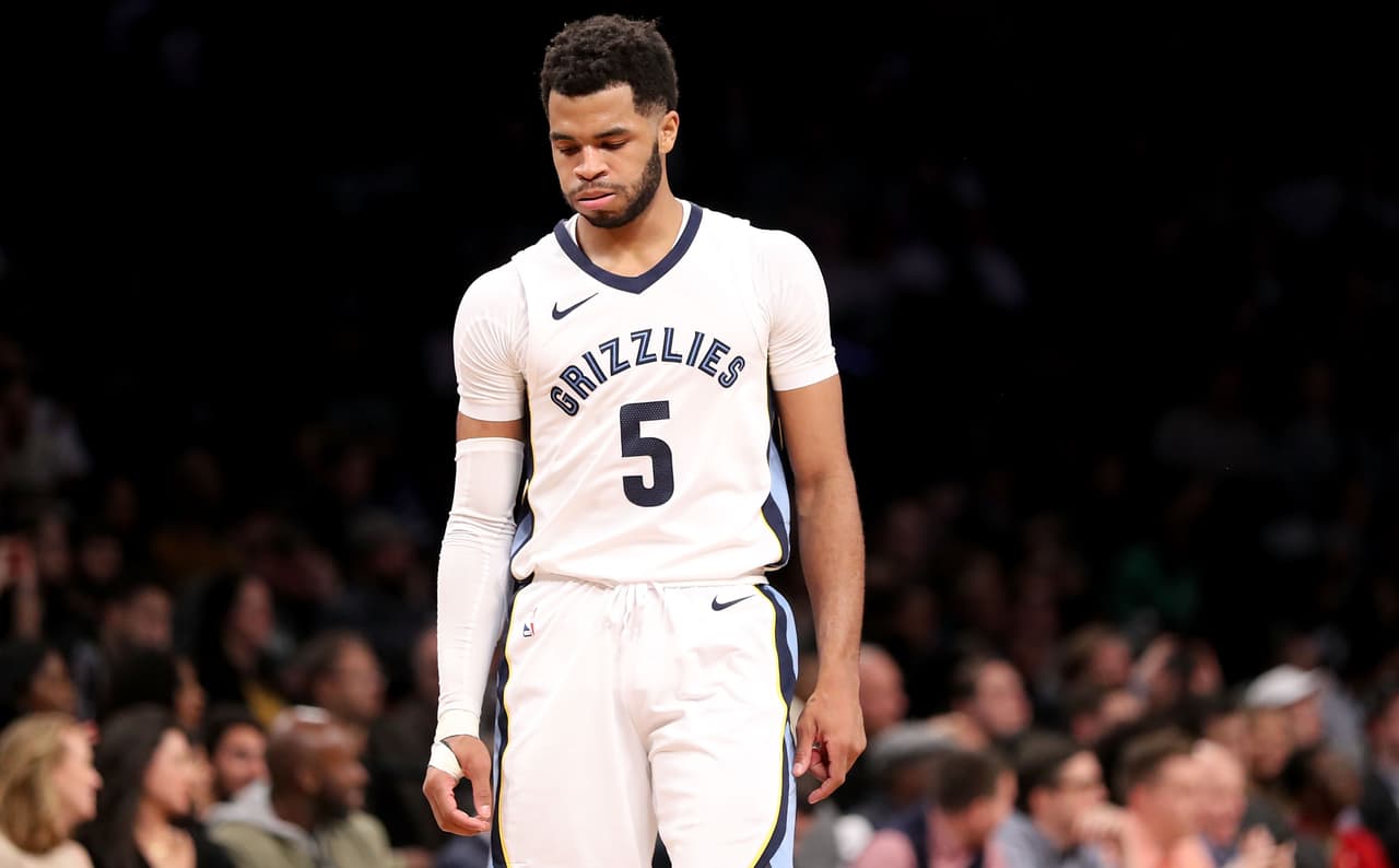 La siguiente ciudad es 
<b>Memphis, </b>en Tennessee. Los Grizzlies llevan las banderas deportivas de toda la población.