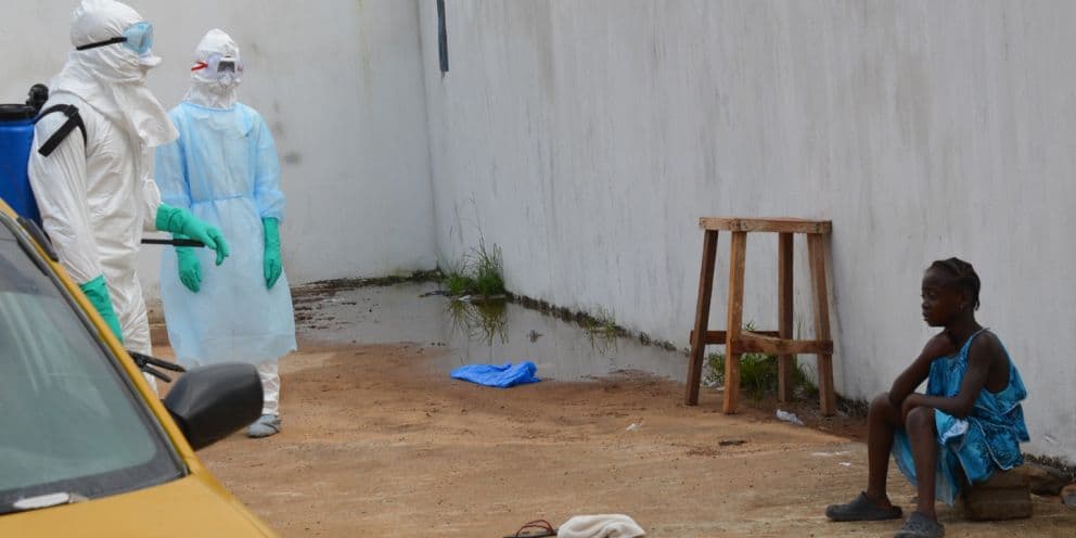 OMS declara el fin del ébola en África Occidental