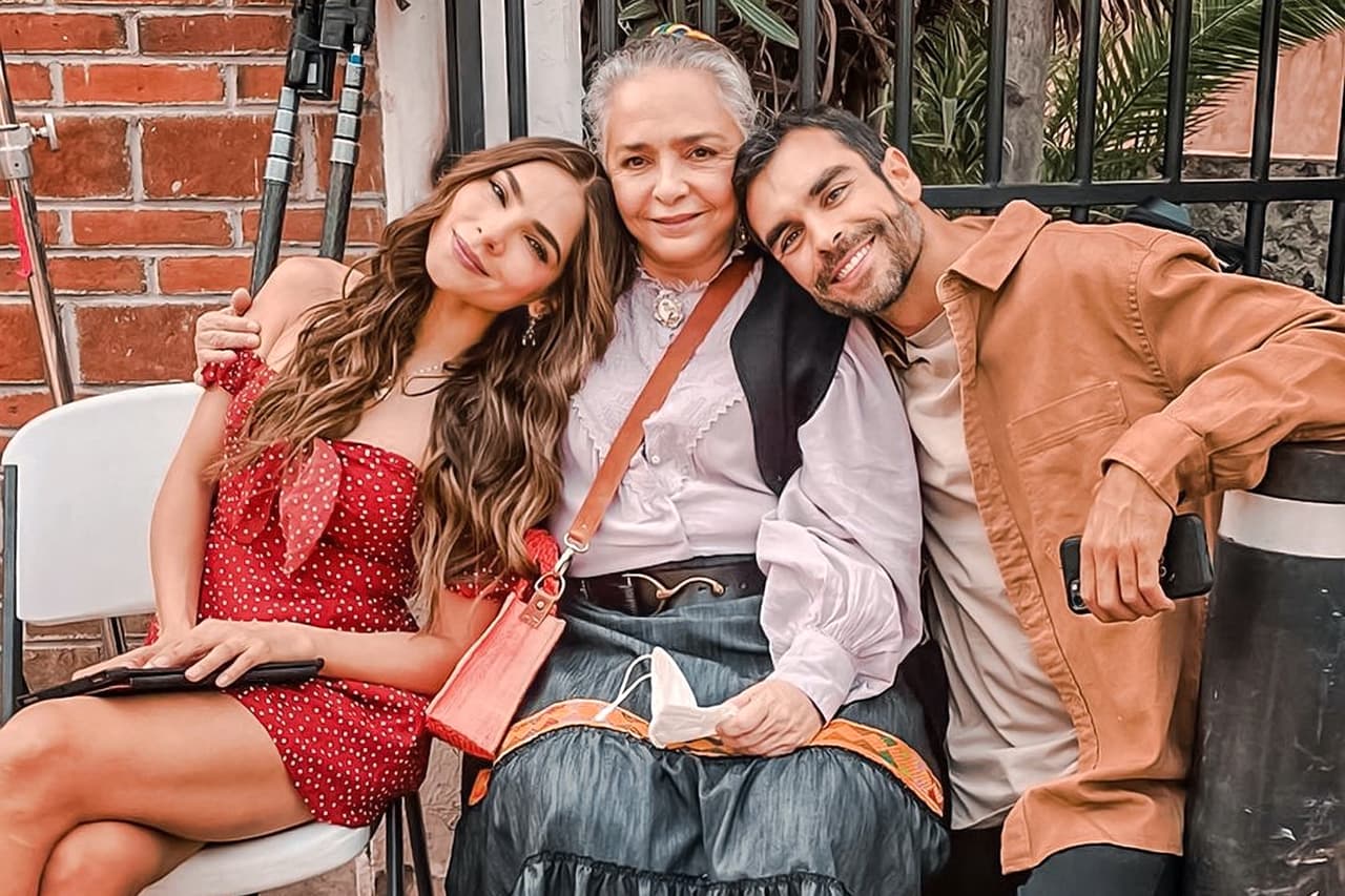 Alejandra Espinoza, Ana Martín y Gonzálo García Vivanco protagonizan 'Corazón Guerrero'.