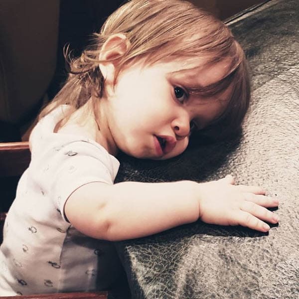 Sebastián es un niño lleno de energía y se robó el corazón de muchos con esta tierna imagen: "Adoro cuando el huracán descansa. Mi bebé. Verdadera familia", publicó el comediante.