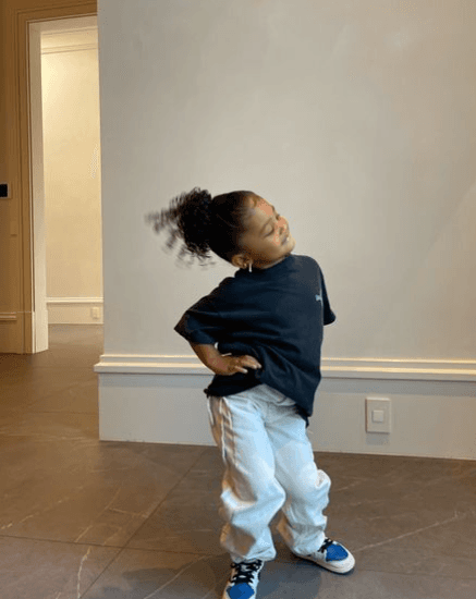 A pesar de que la empresaria optó por vivir su primer embarazo alejada de los reflectores, una vez que tuvo a su nena entre sus brazos, la mostró al público a través de sus redes sociales y uno que otro evento público.