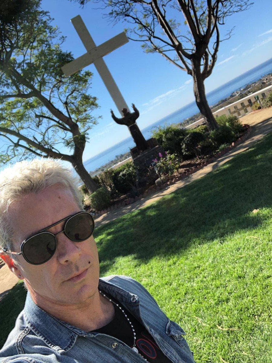 Pero meses después del incidente, Fernando Carrillo regresó a las instalaciones de Televisa para iniciar su primer proyecto en dicha televisora.