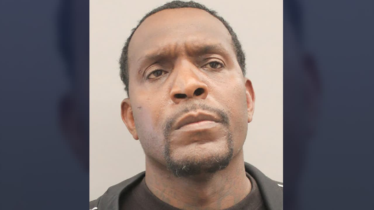 Sentencian a 45 años de cárcel a un hombre por matar a un transeúnte durante un tiroteo en Texas 