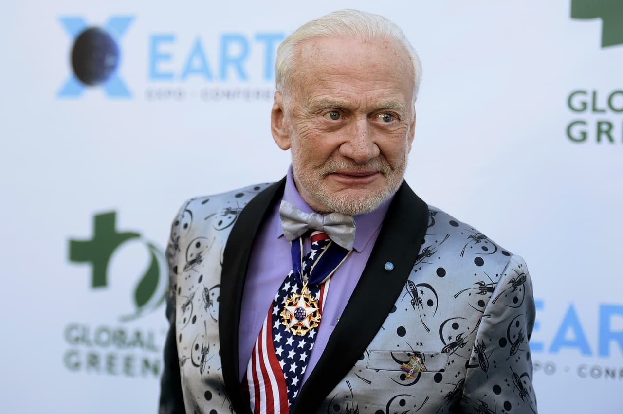 El astronauta 'Buzz' Aldrin cumple 93 años y se casa por cuarta vez