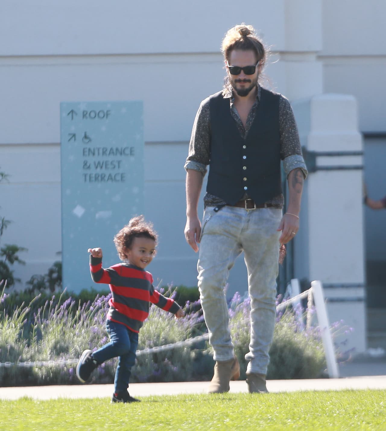 Hasta corren a toda velocidad.