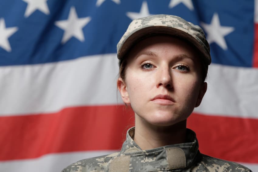 Aumentan las veteranas de origen latino que buscan ayuda en Los Ángeles