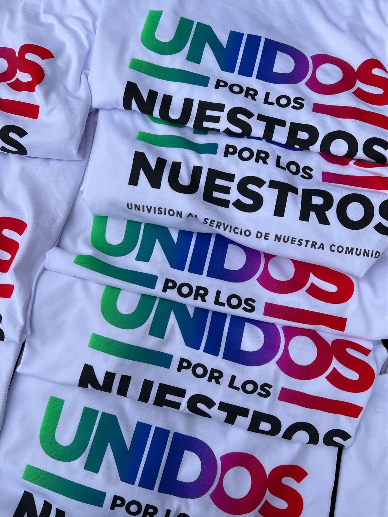 Empleados de Univision 34 Los Angeles sirviendo a la comunidad el 14 de octubre durante el Dia de Servicio "Unidos Por Los Nuestros"
