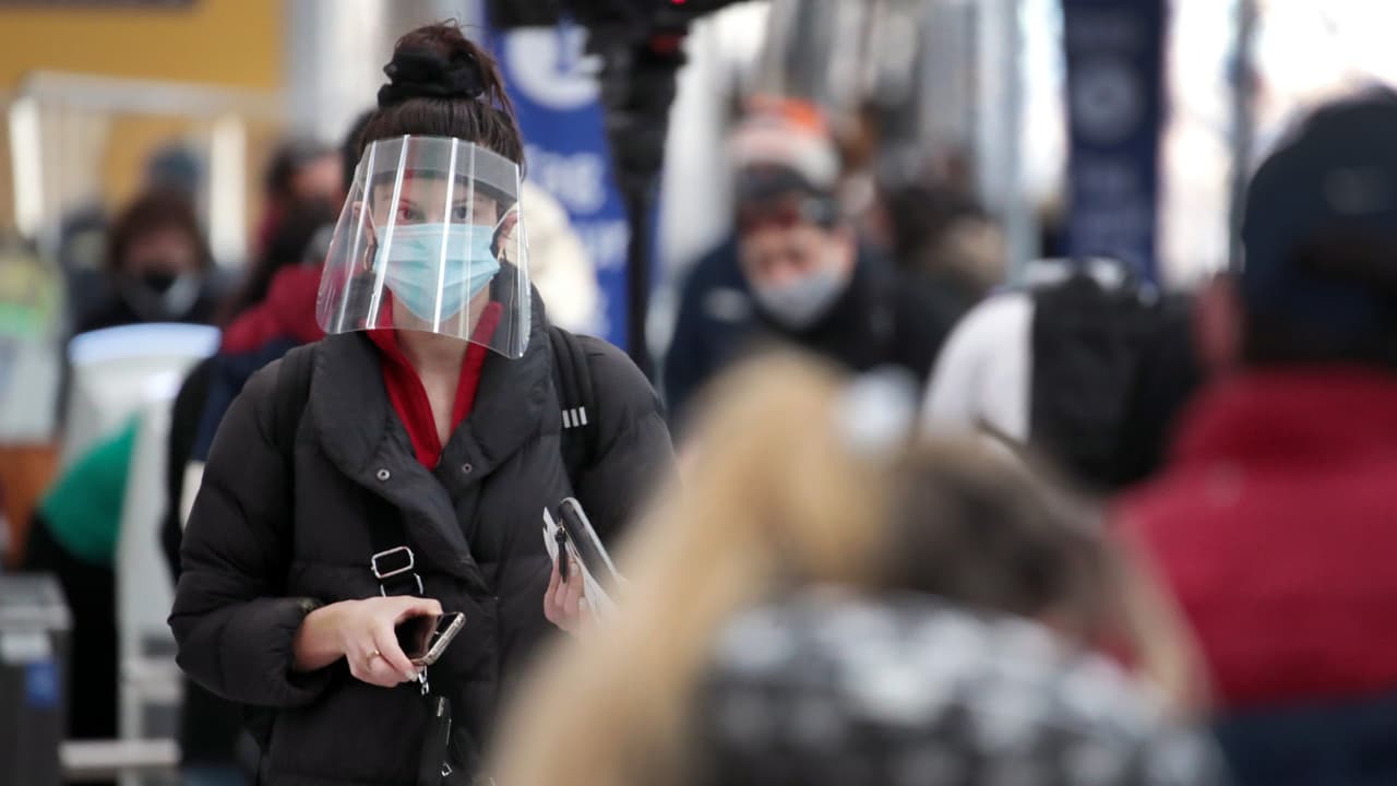 Aerolíneas cancelan más de 700 vuelos en todo Estados Unidos este domingo