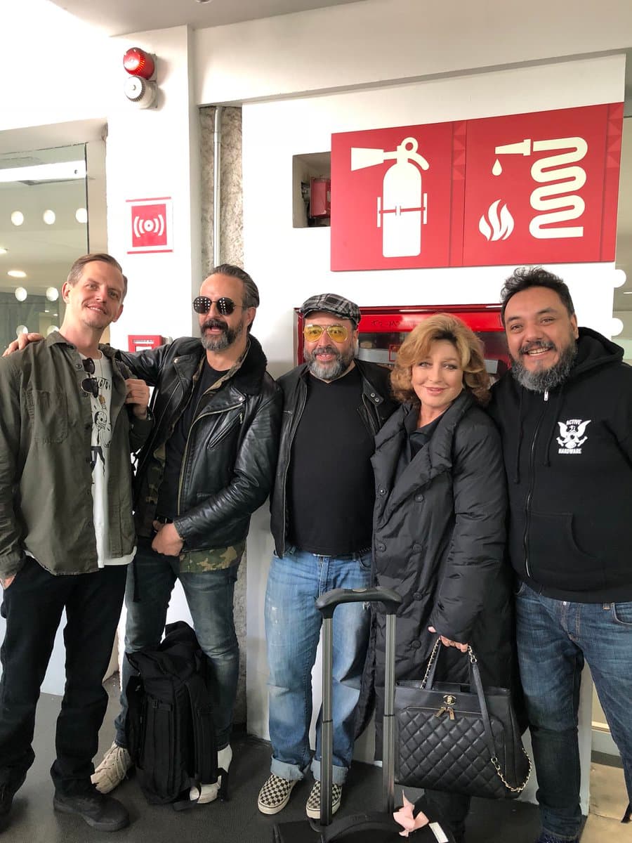 Asimismo, la intérprete dijo que ella presentía que Raúl Vale le era infiel: "[...] Cuando tú te enteras que un hombre te es infiel, se te sale completamente (el amor) y no hay forma de componerlo [...]".