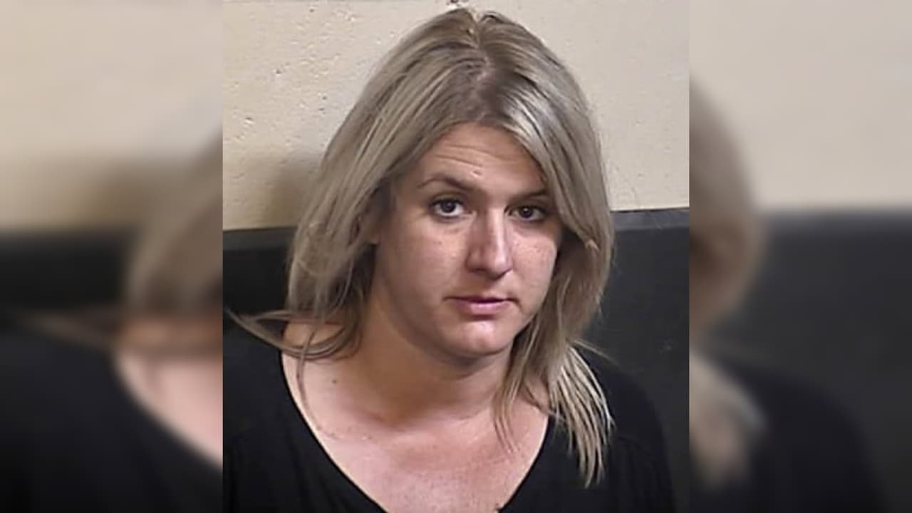 Profesora presuntamente violó a un estudiante de 14 años en una de sus tutorías (y se cree que no es el único)