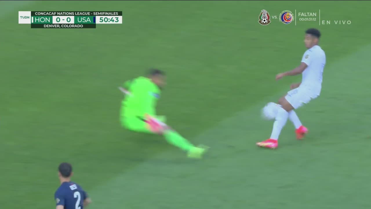 ¡Zack Steffen se convierte en héroe! Le niega el gol a Lozano