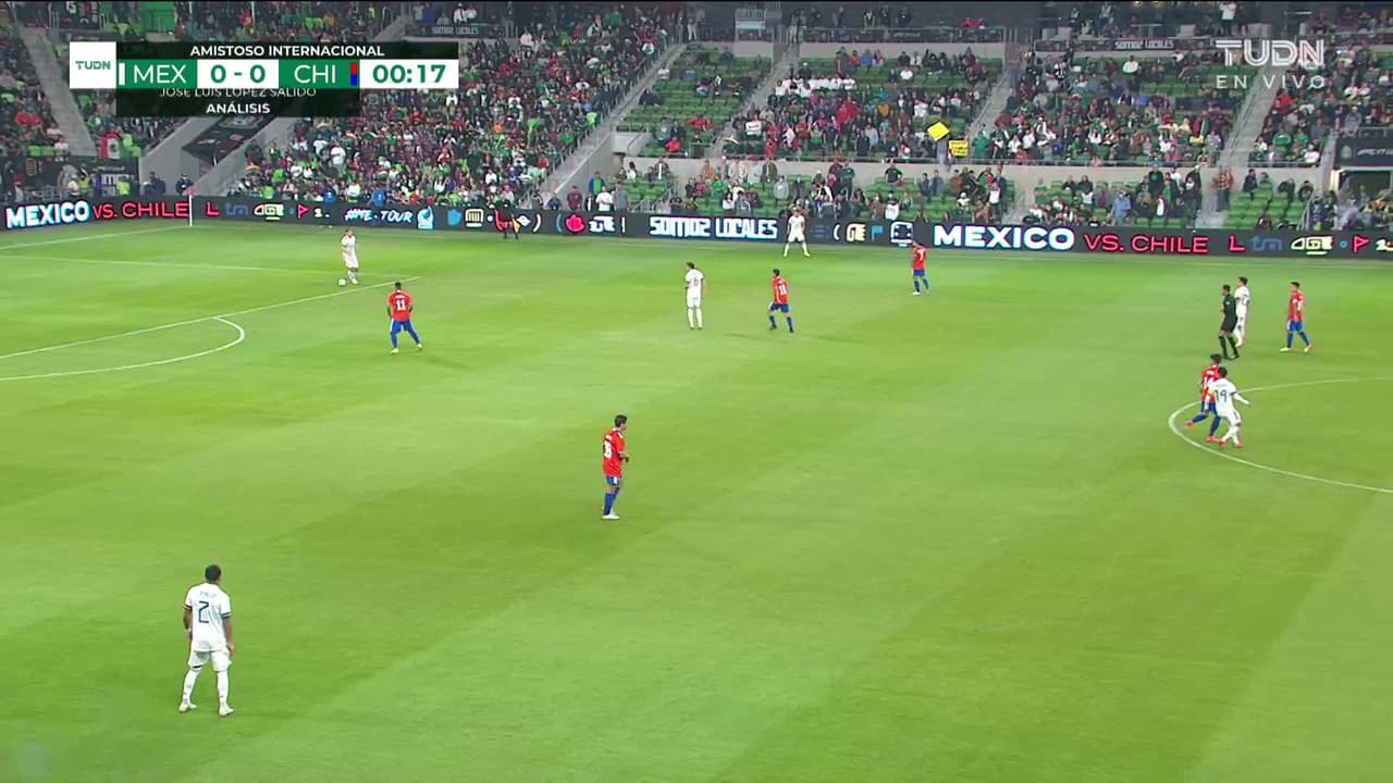 Arranca el partido y la pelota está en juego.