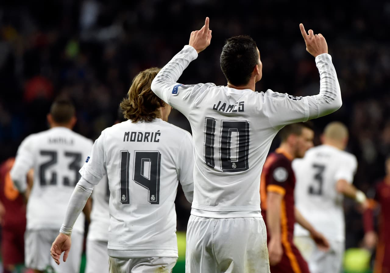 James celebró por todo lo alta su golazo que firmó el pase a cuartos de final del torneo donde está depositada toda la energía de los blancos, con la ilusión de ganar la Champions League luego de estar casi fuera de la pelea en la Liga.
