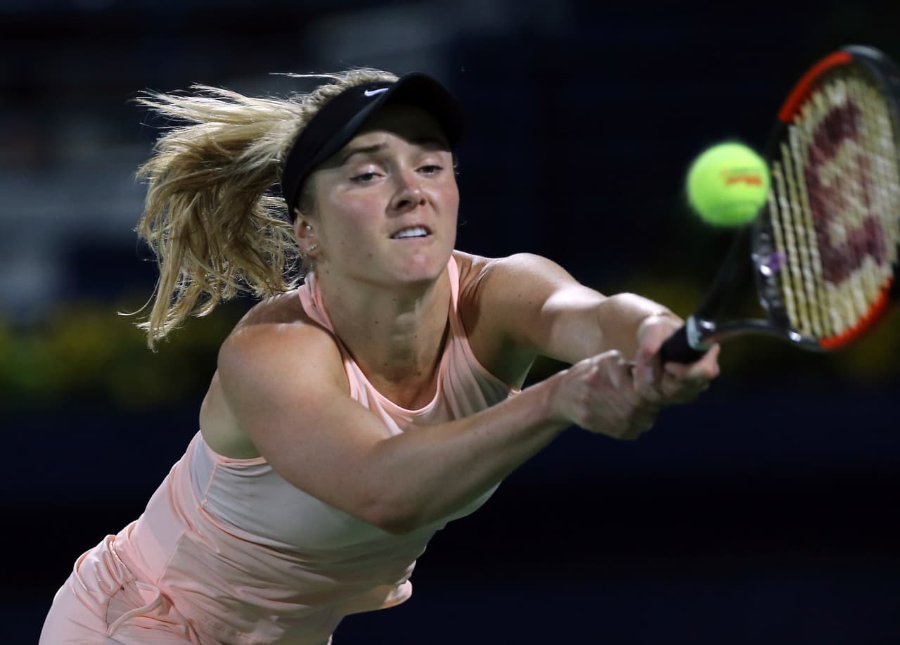 La ucraniana Elina Svitolina, primera favorita y cuarta del mundo, conquistó por segundo año consecutivo el torneo de Dubai tras imponerse en la final a la rusa Daria Kasatkina por 6-4 y 6-0.
