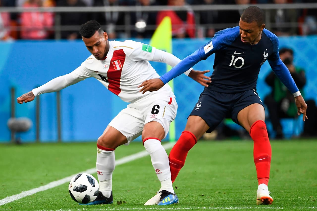 Los peruanos apenas podían sostener el resultado contra las estrellas ofensivas de Francia.