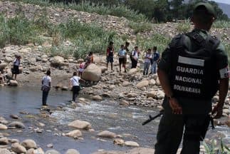 A través de esa amplia frontera existe una actividad de contrabando de alimentos, combustible, mercancía de cuidado personal, materiales de construcción, bienes esenciales, ganado y más.