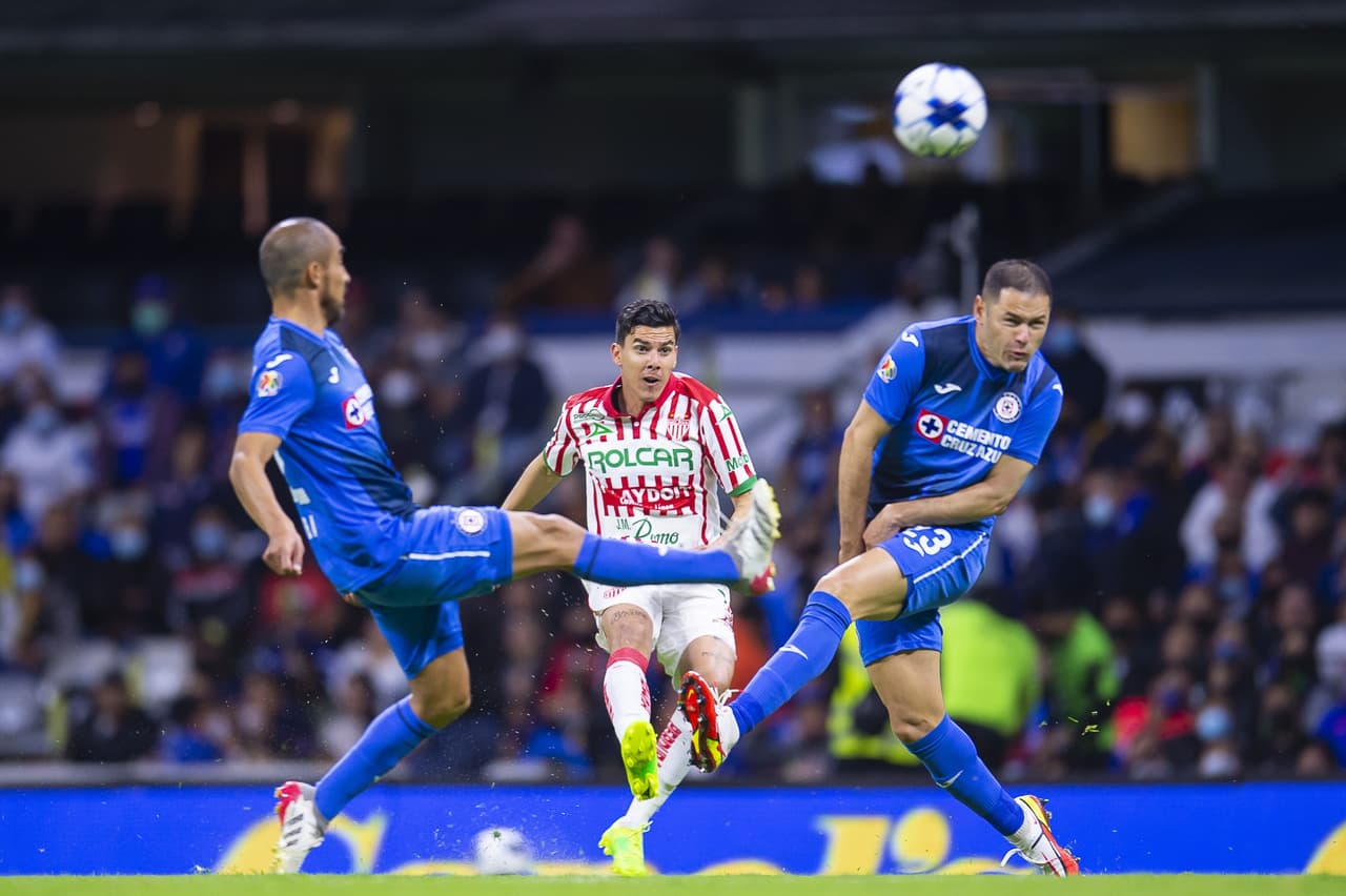 Cruz Azul y Necaxa protagonizaron un partido que tuvo un final cardiaco.