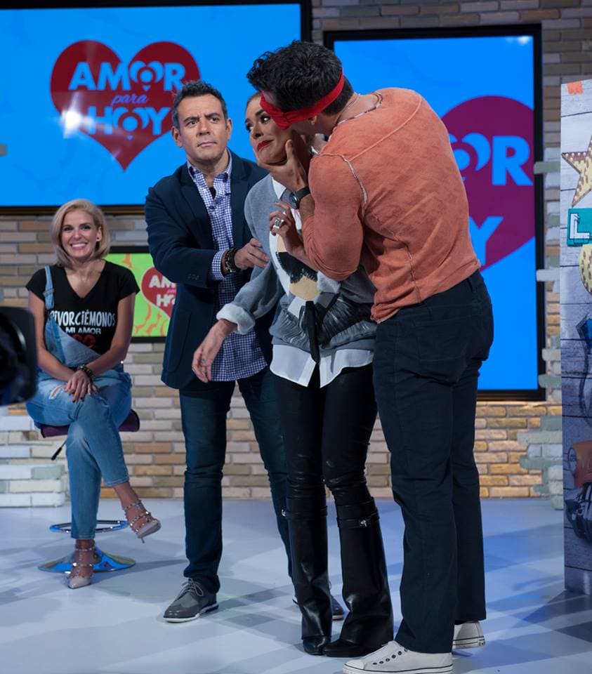 ¿A quién no le gustaría un beso de este galanazo?