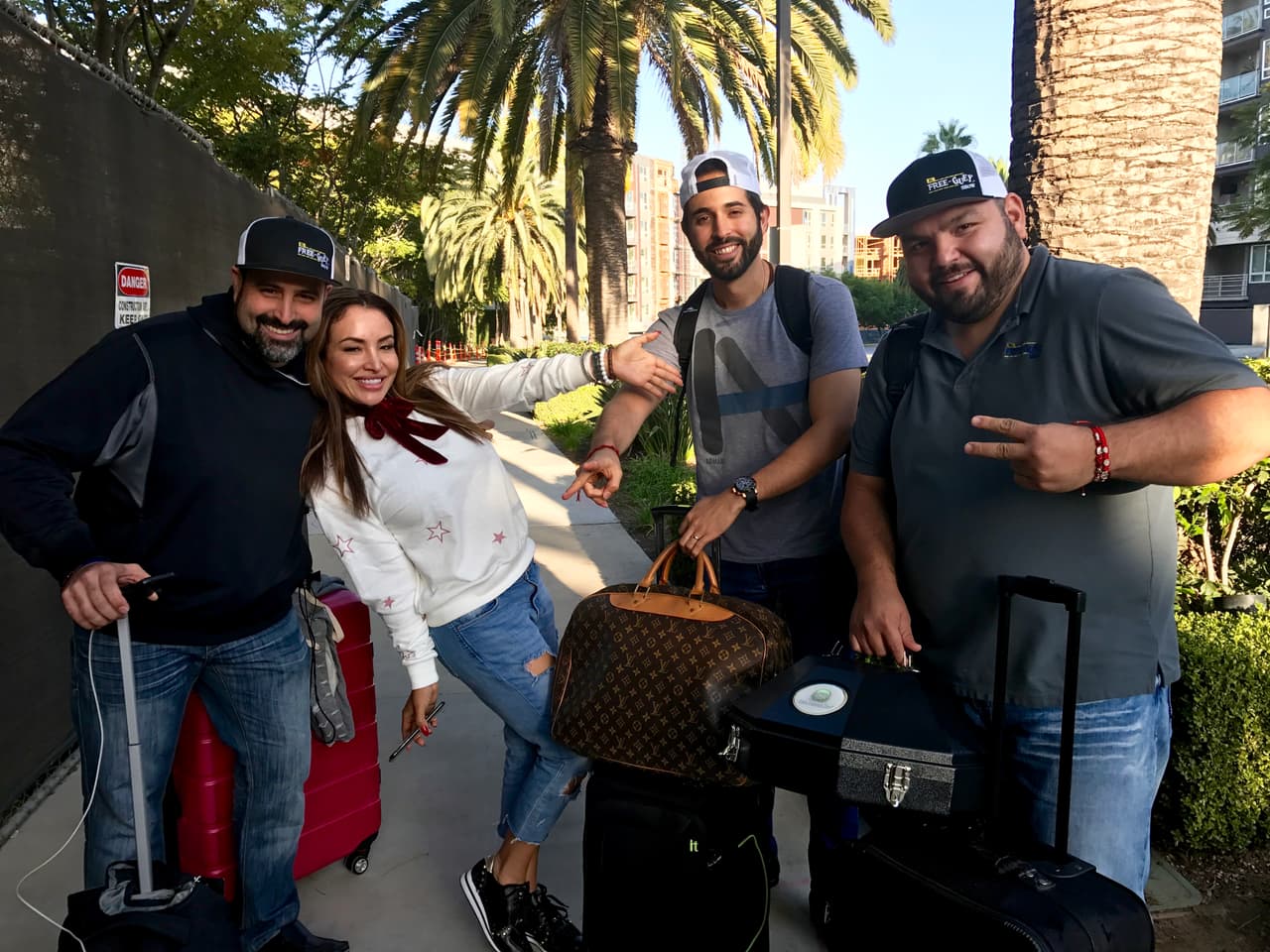 Los tres locutores se fueron a las calles de Dallas y tuvieron la oportunidad de conocer algunos de sus seguidores.