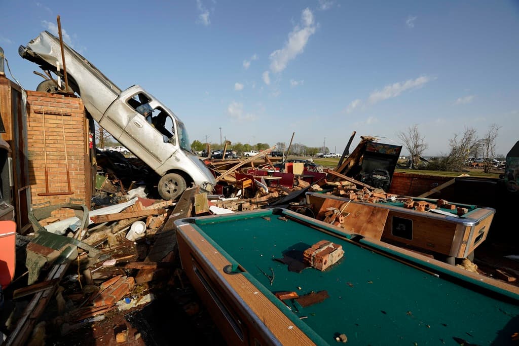 Varios tornados atravesaron partes del sureste de Estados Unidos el viernes por la noche, 
<a href="https://www.univision.com/noticias/estados-unidos/tornado-muertos-heridos-desastre-mississippi-alabama">causando la muerte de al menos 23 personas en Mississippi.</a>