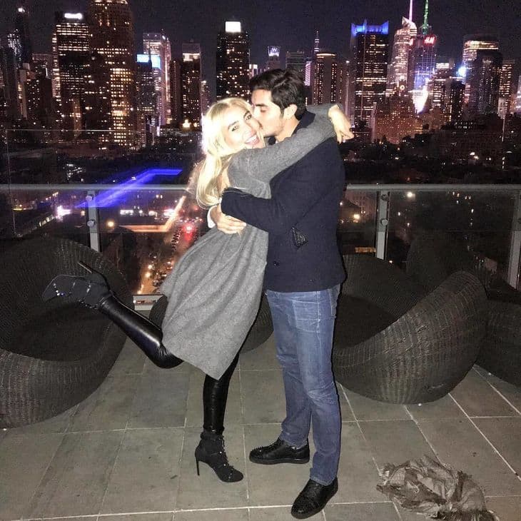 “Yo no me enamoré de la hija de Alejandra Guzmán, me enamoré de Frida Sofía. Al momento que conocí a Alejandra ni en cuenta de que tenía una hija. Frida es una gran muchacha y tiene un gran corazón”, reveló Christian.