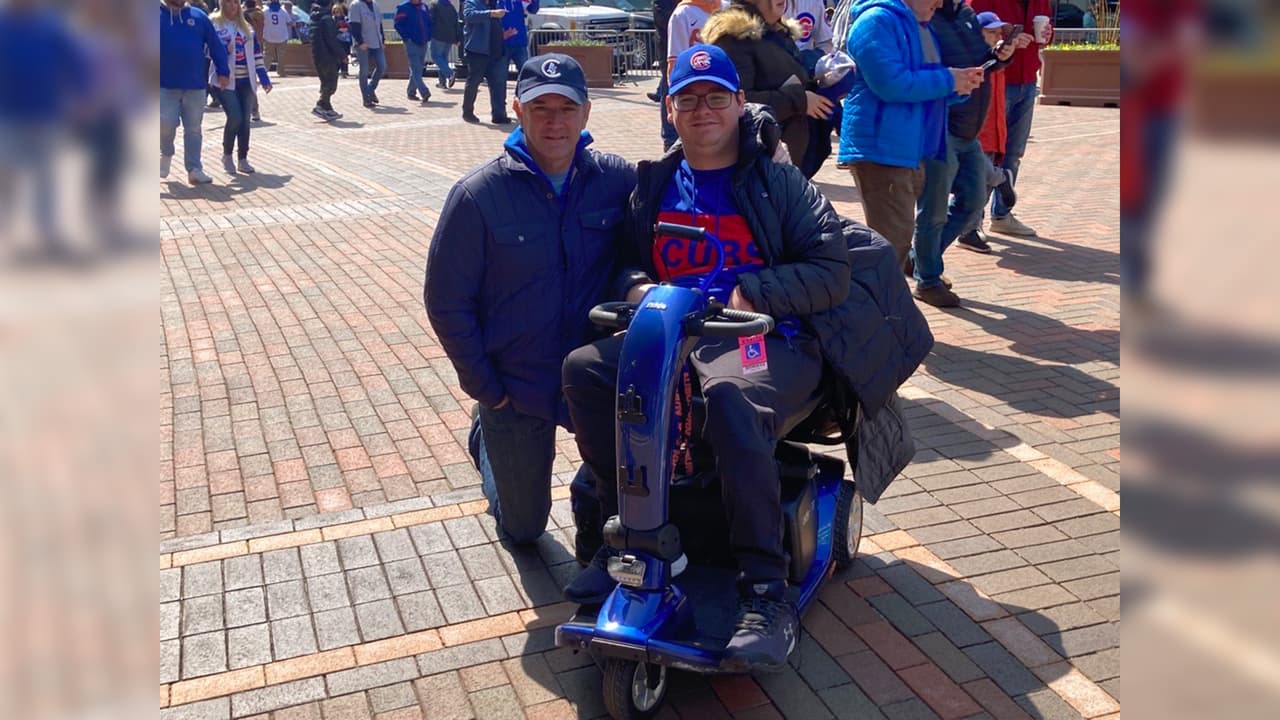 En las afueras del estadio, el ambiente festivo se dejó sentir desde horas antes del encuentro.