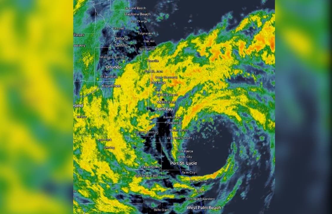 Advierten que los peligros del huracán Nicole se extienden más allá de su centro