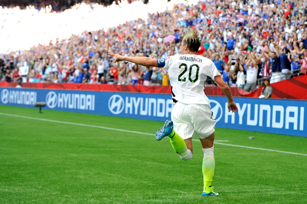 Nada menos que una futbolista profesional estadounidense que ha logrado lo que ninguna otra en todo el planeta.
