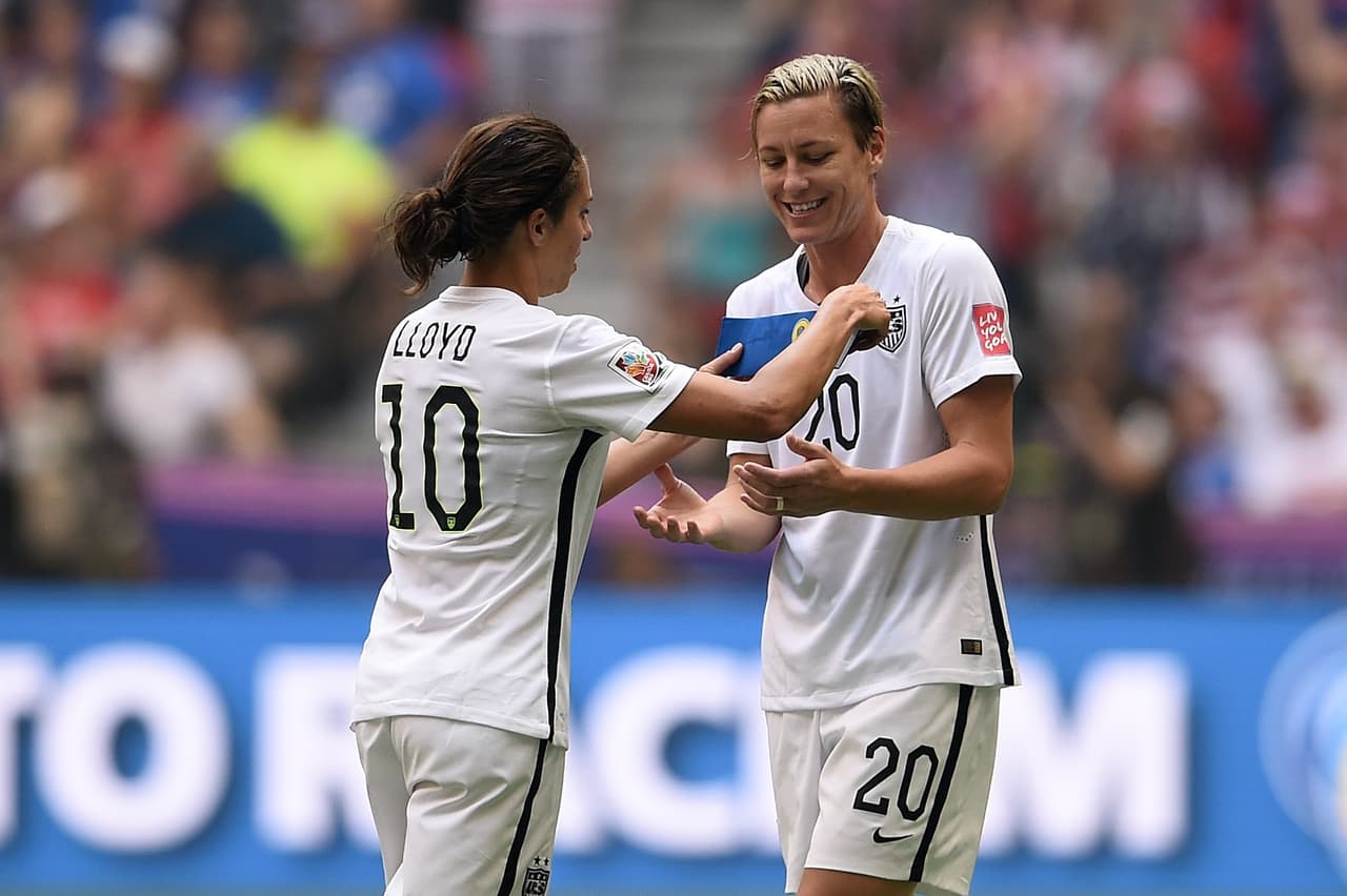 Wambach ha ganado dos medallas de oro olímpicas y también fue nombrada como la Jugadora del Año de la FIFA en el 2012.