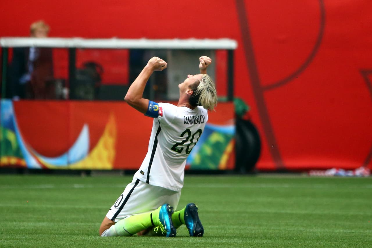 Mary Abigail Wambach ha jugado para la Selección Nacional Femenina de fútbol de Estados Unidos dede el año 2001.