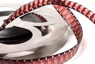 Los programas de verano especializados de la Autoridad de Vivienda de Chicago, que incluyen una clase de realización de películas en asociación con DePaul y el Neighborhood Youth Corps con el Departamento de Policía de Chicago.