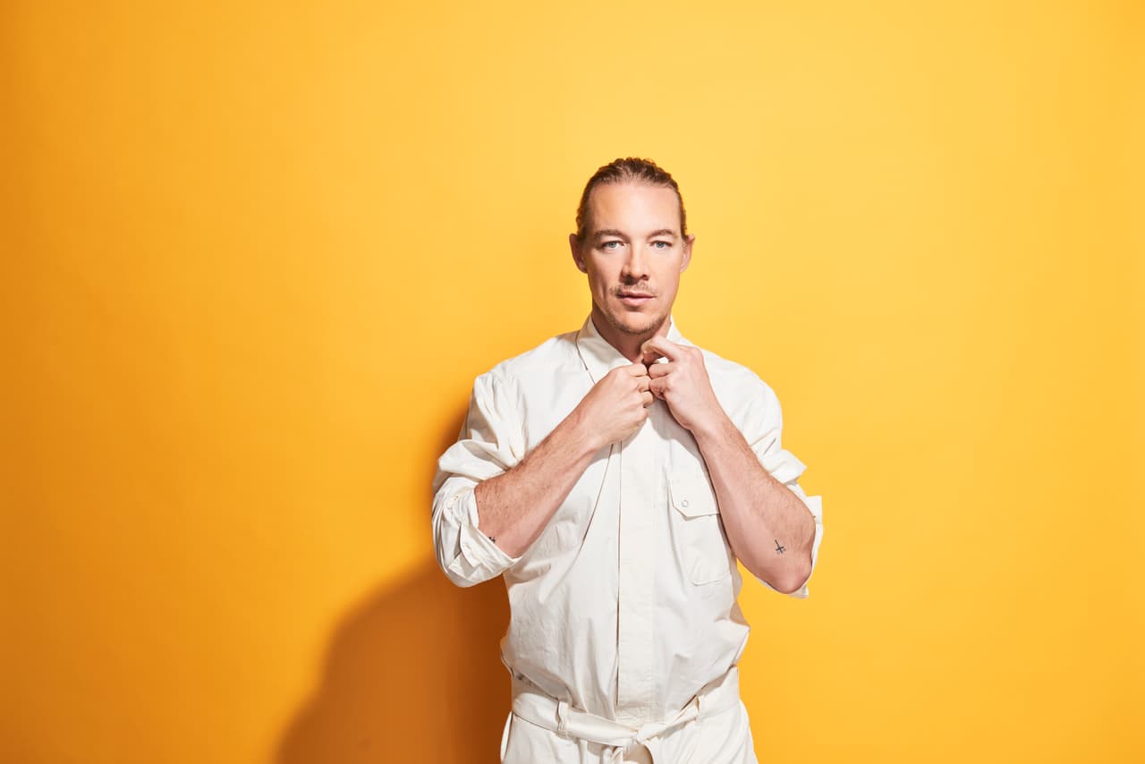 Diplo, otro reconocido DJ y productor norteamericano se hará presente como otro de los conductores de la gala en el MGM de Las Vegas.
<br>