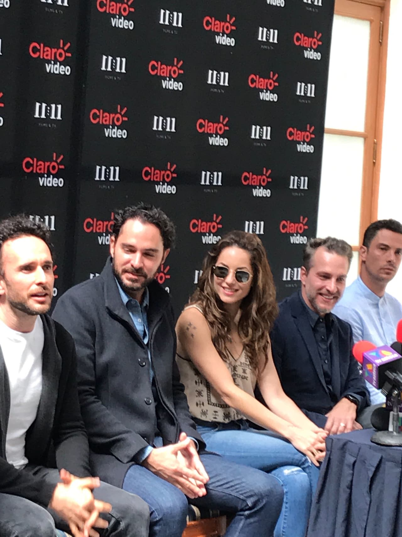 En un encuentro con los medios de comunicación para hablar de su nuevo proyecto televisivo aclaró que ha recibido invitaciones para participar en más novelas “pero no me llenan del todo, quiero enamorarme de los proyectos y amo el cine”.