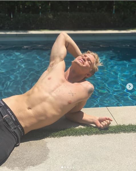 Ambos se han mostrado apoyo mutuo. En el hospital, Simpson le dio 
<b><a href="https://www.univision.com/famosos/con-un-par-de-rosas-y-su-guitarra-el-mejor-amigo-de-miley-cyrus-la-visito-en-el-hospital-tras-ser-operada-video" target="_blank">una serenata</a></b> con una canción que escribió para ella.