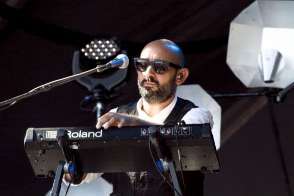 La banda mexicana liderada por León Larregui conquistó a los miles de asistentes en el segundo día del Austin City Limits.