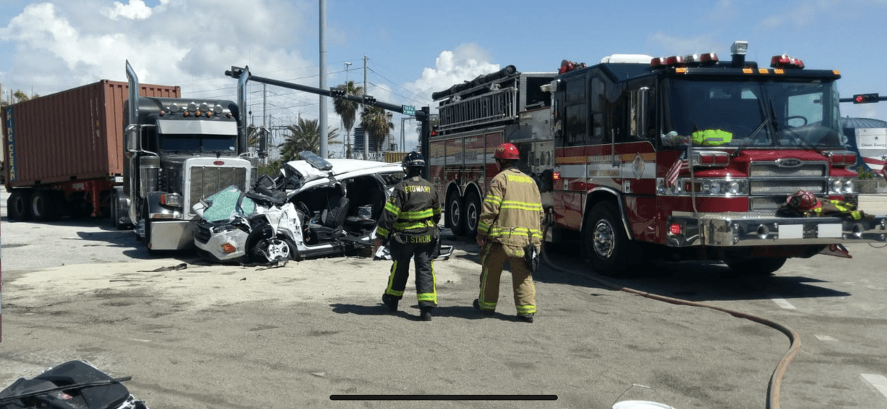 El choque que ocurrió a las 10:00 am de este viernes en la intersección de McIntosh Rd y Eller Dr.