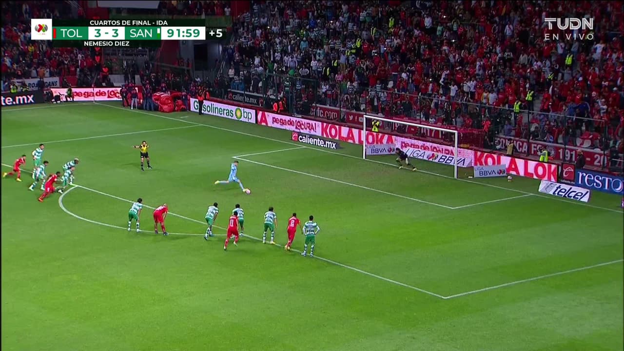 ¡GOL!  anota para Toluca. Tiago Volpi