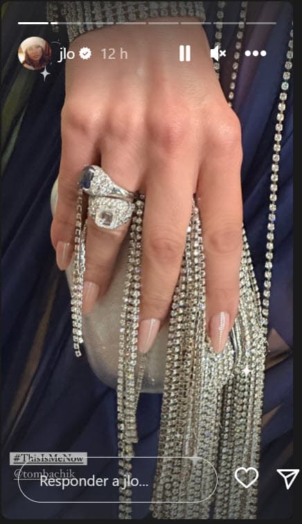 La cantante complementó su look con joyas de Bulgari.
<br>