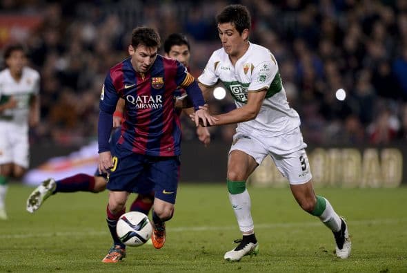 Al medio tiempo Elche se llevaba las amonestaciones de Damián Suárez y Enzo Andia.