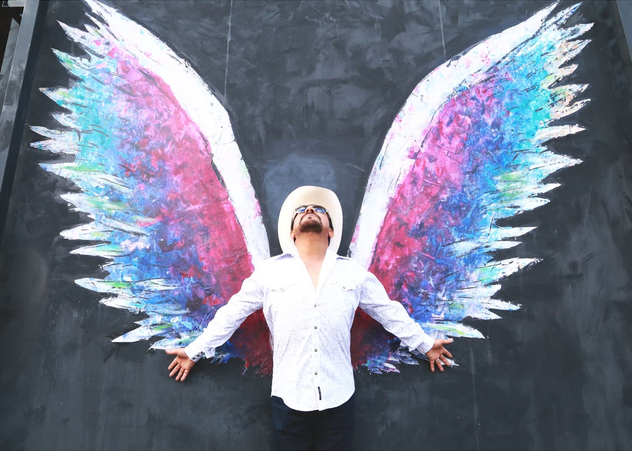 Y 
<b>El Feo </b>se cree un modelo profesional.