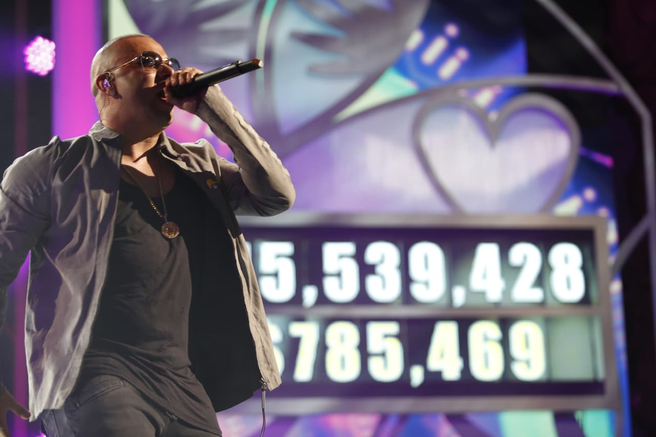 Wisin canta confiado en que el Teletón llegará a su meta.