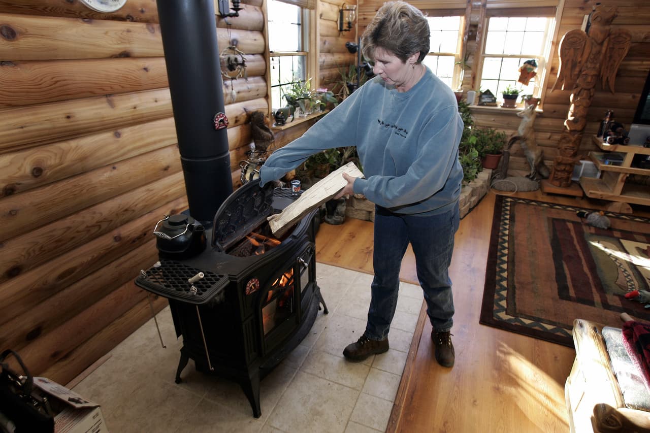 Prepara tu casa y protégete del monóxido de carbono.
<b> Revisa las chimeneas y sistemas de calefacción</b>, asegúrate de que estén limpios. Instala detectores de humo.