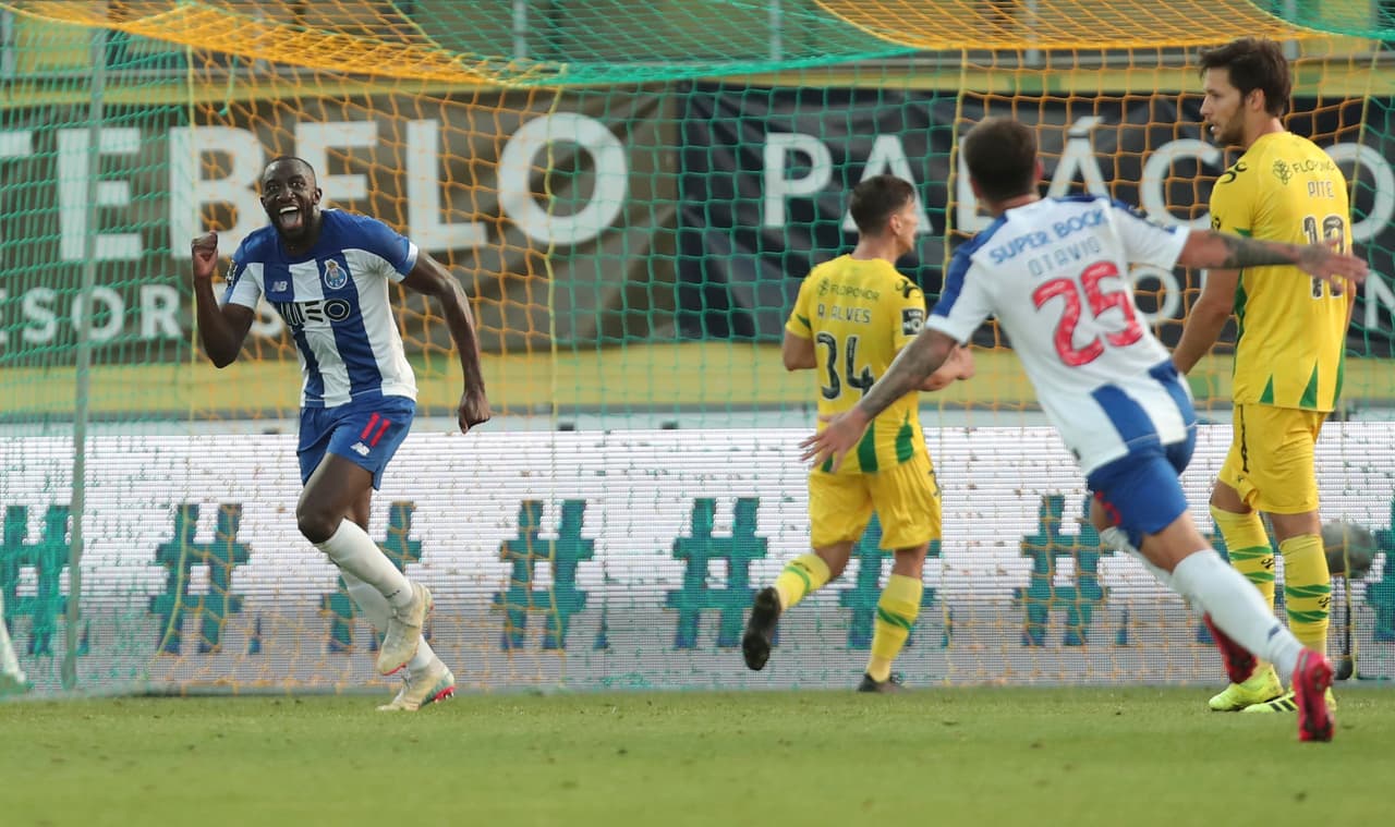 Con una gran asistencia del Tecatito Corona, Mousa Marega no deja ir su oportunidad y alarga las distancias.
