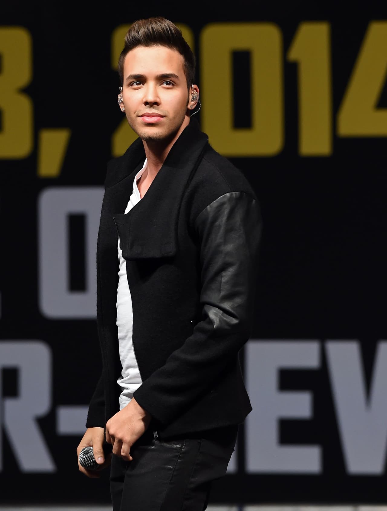 Una de las características que tiene es su sensual tono de voz y obvio, los sensuales movimientos que provoca.